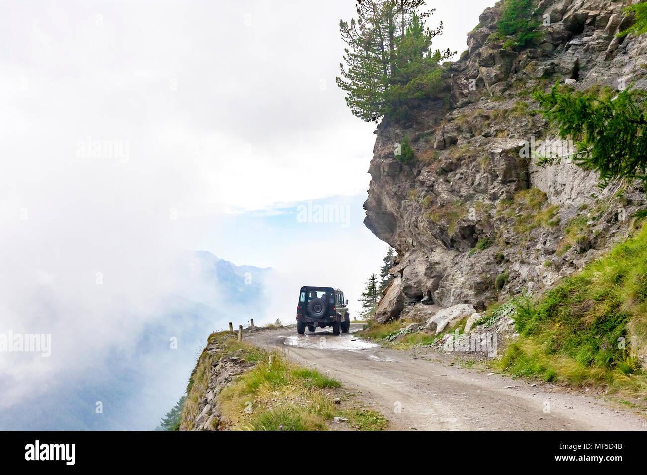 Italien, Piemont, West Alpen, Landrover auf dem Colle dell'ÄôAssietta Stockfoto