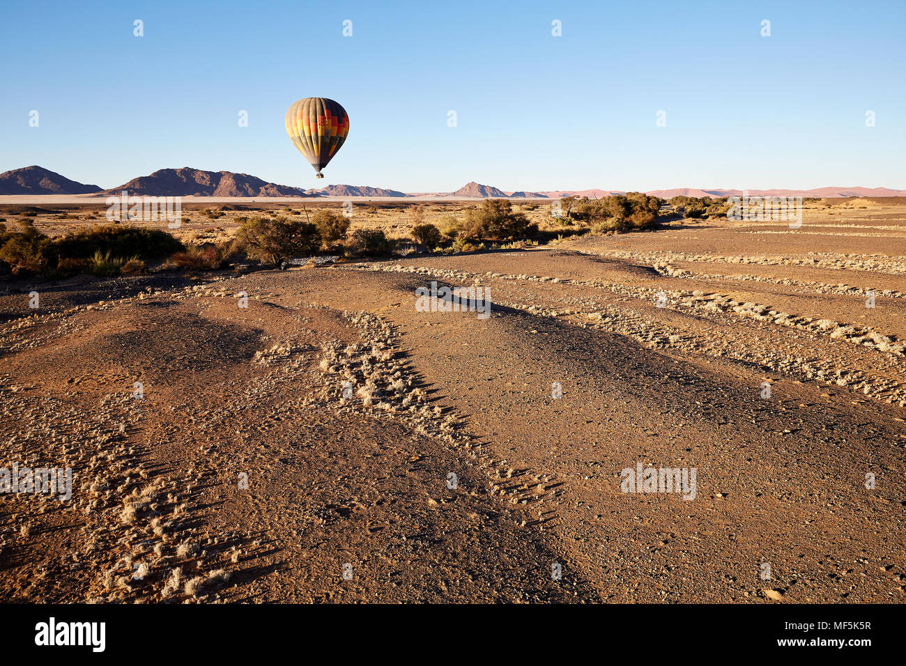 Afrika, Namibia, Namib-Naukluft-Nationalpark, Sossusvlei, Kulala Wilderness Reserve, Heißluftballon Stockfoto