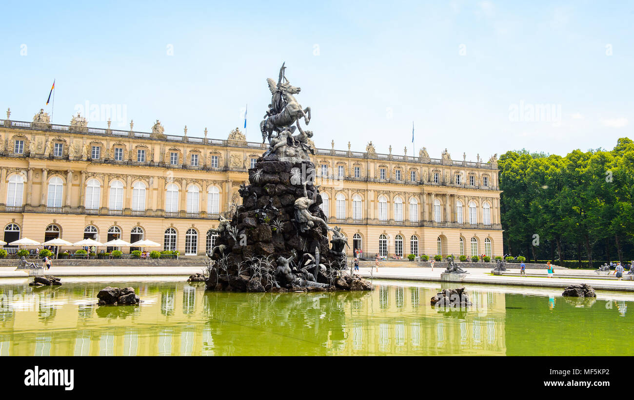 Schloss Herrenchiemsee, eine der berühmtesten Burgen und der größte ...