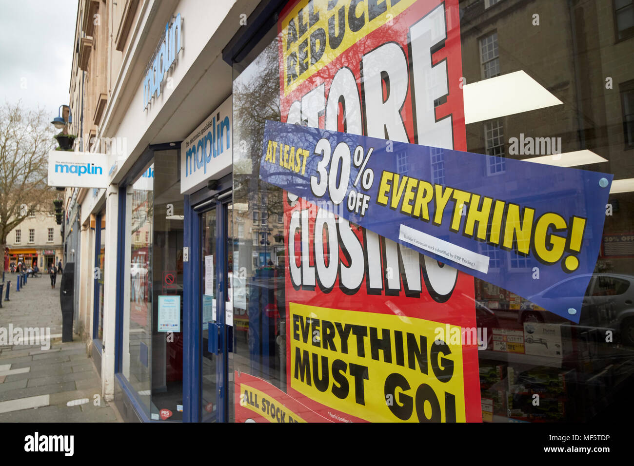 Maplin shop shop schließen und die Reduzierung der Zeichen im Fenster Badewanne Somerset England Großbritannien Stockfoto