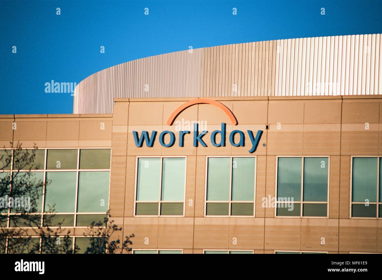 In der Nähe von Zeichen und Logo am Hauptsitz von software unternehmen Arbeitstag in Pleasanton, Kalifornien, 26. März 2018. () Stockfoto