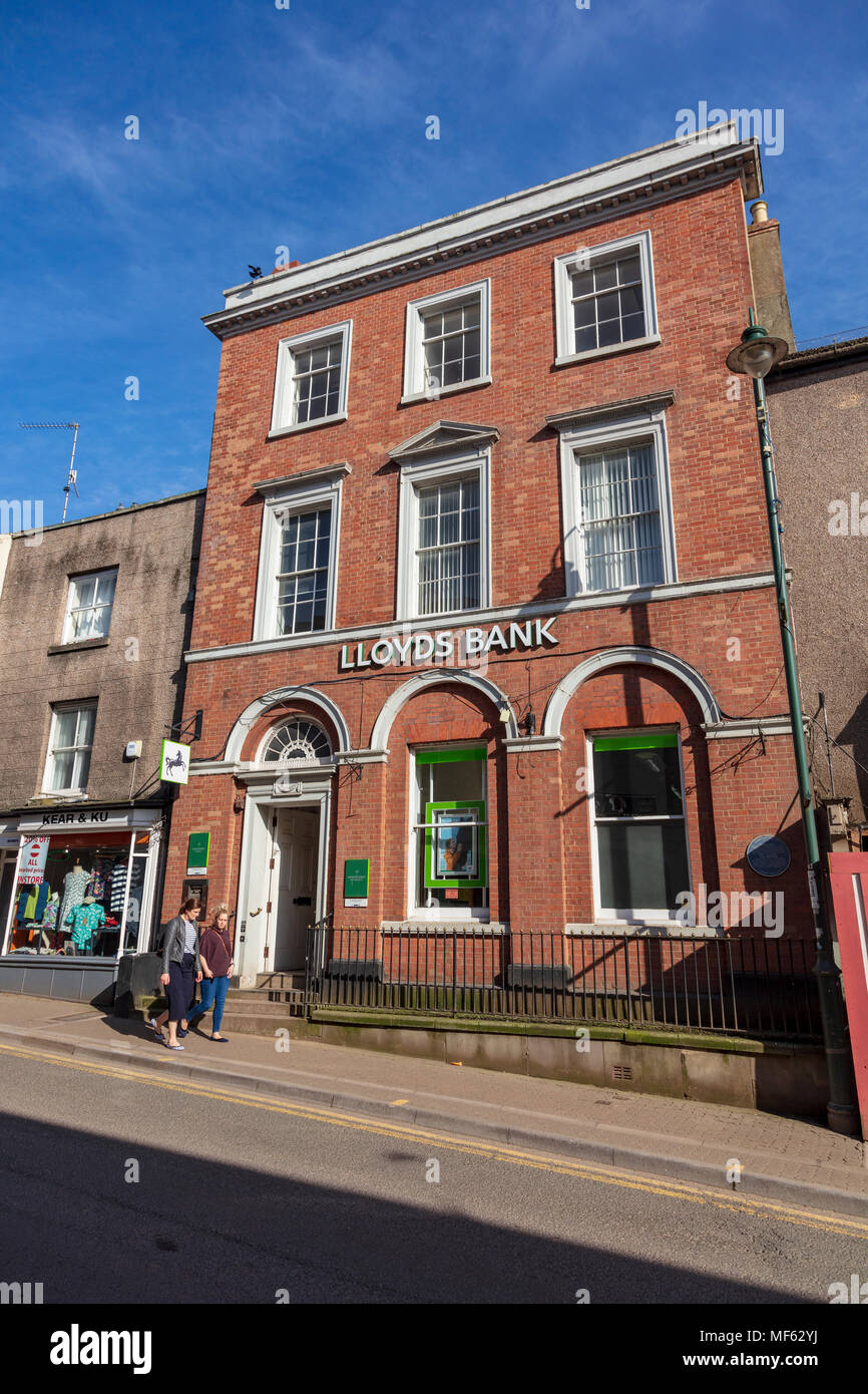 LLoyds Bank auf der Monmow Street Hill, Monmouth, Monmouthshire, Wales, Großbritannien Stockfoto