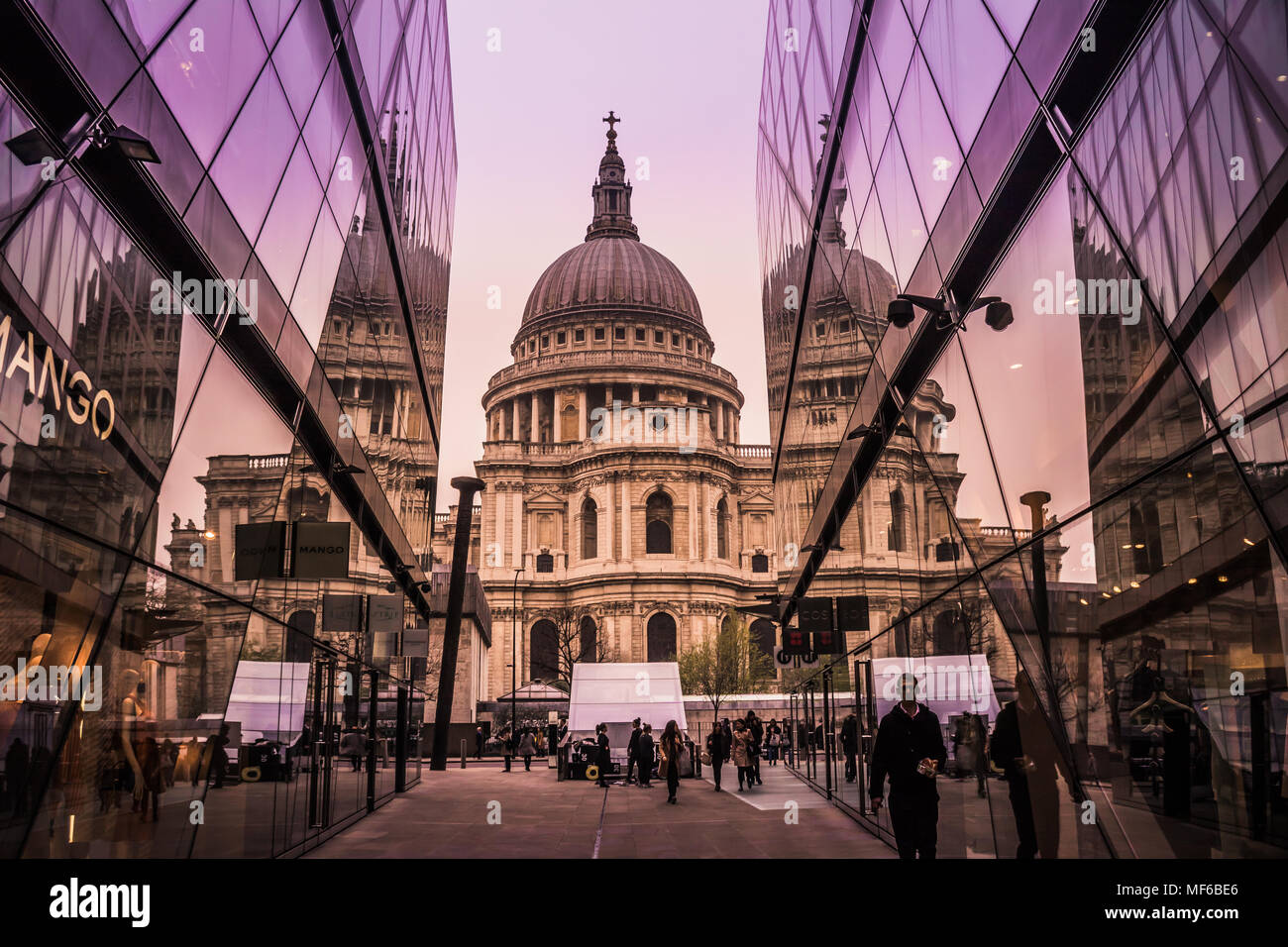 Schone London Szenen Der Shard London An Einem Heissen Sommertag Stockfotografie Alamy