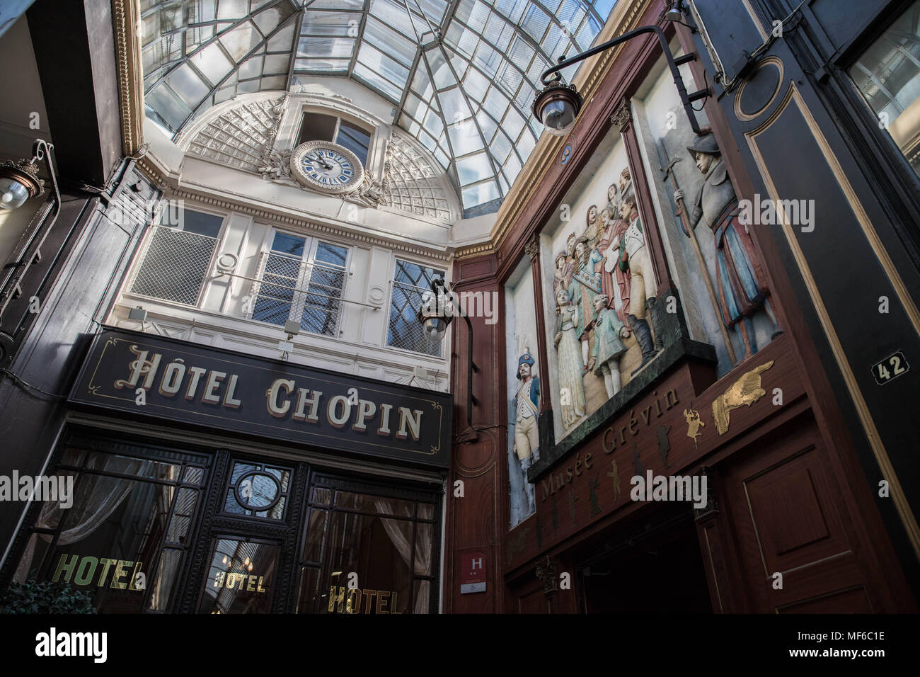 Hotel Chopin et Musée Grevin dans le Passage Jouffroy à Paris. Stockfoto