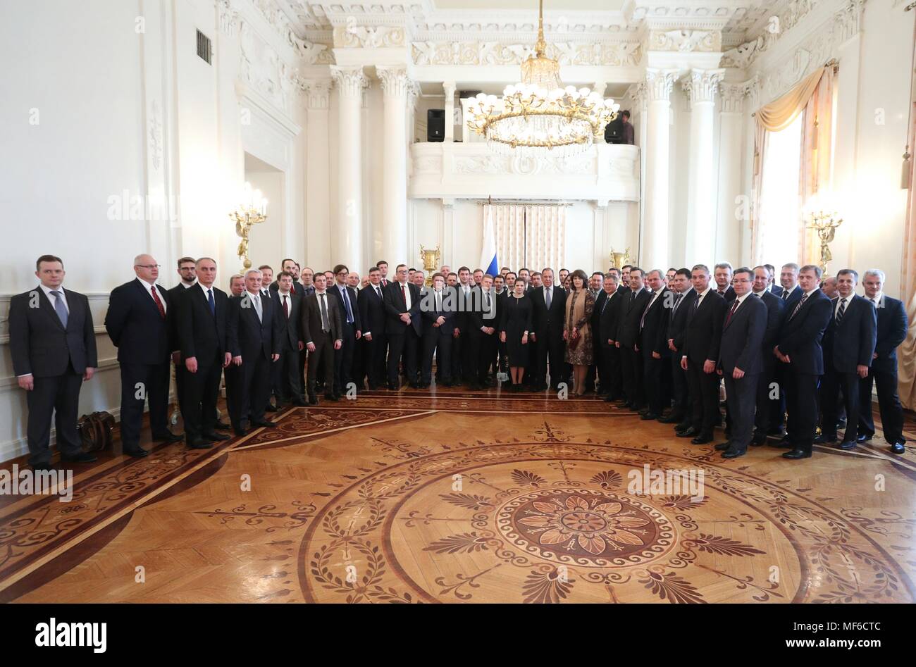 April 9, 2018. - Russland, Moskau. - Der russische Außenminister Sergej Lawrow bei einem Treffen mit russischen Diplomaten, aus einer Reihe von westlichen Ländern in Verbindung mit der britischen Skripal Fall. Foto: MFA Russland Presse Service Stockfoto