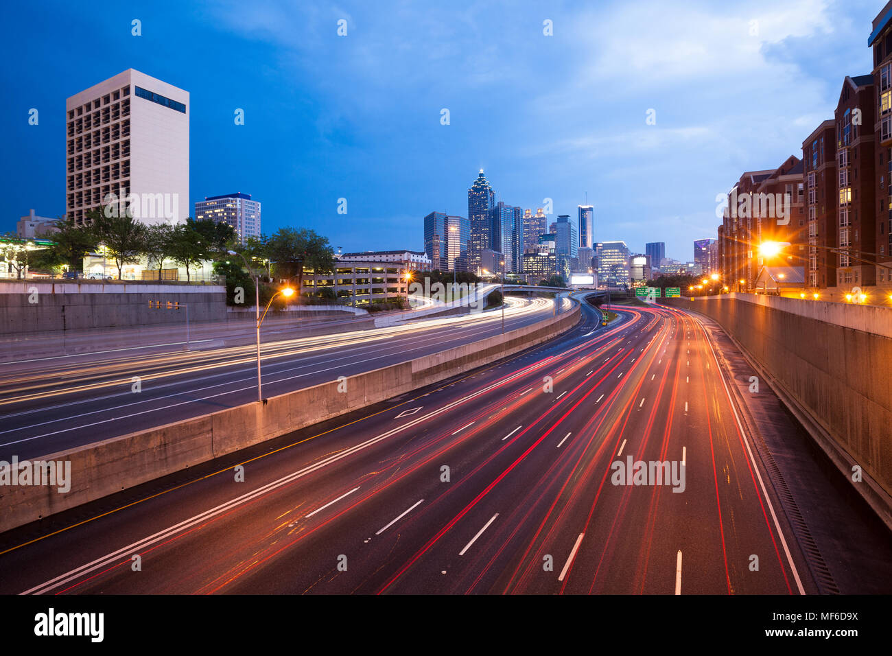 Interstate 85 und die Skyline der Innenstadt von Atlanta, Georgia, USA Stockfoto