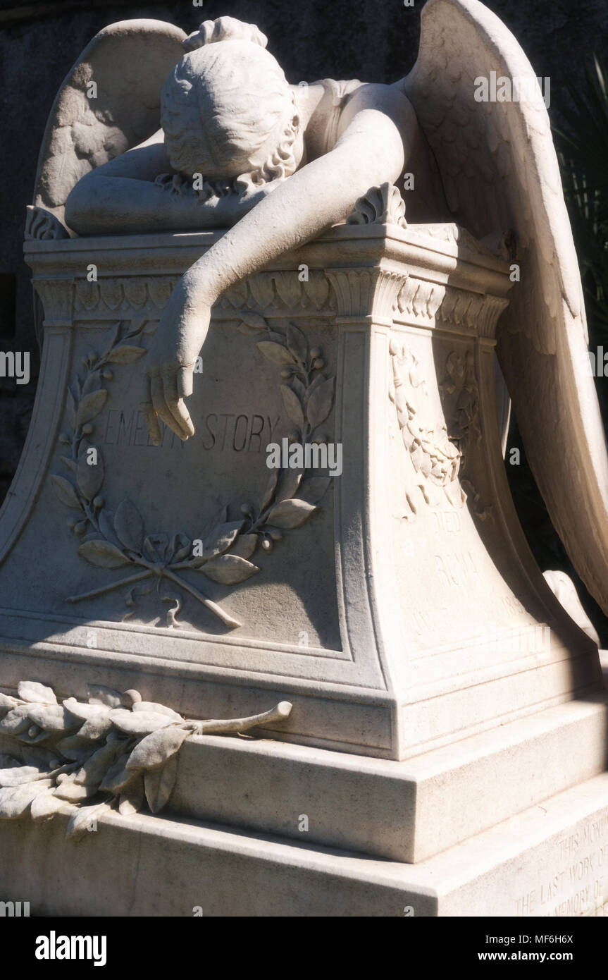 Der Engel der Trauer weinend über die demontierten Altar des Lebens von William Wetmore Story-protestantischen Friedhof - Rom Stockfoto Der Engel der Trauer weinend über die demontierten Altar des Lebens von William Wetmore Story-protestantischen Friedhof - Rom Stockfoto