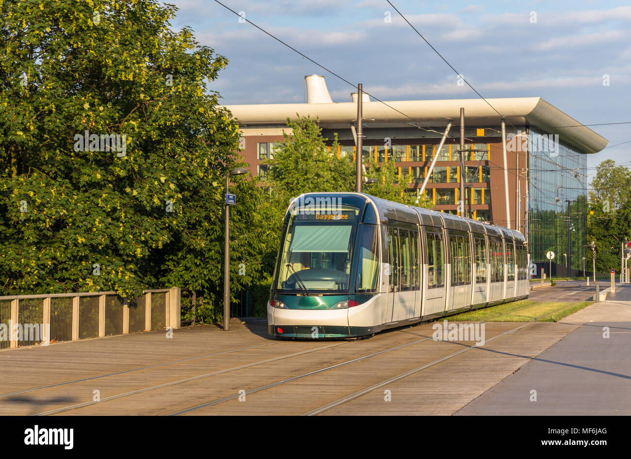 Straßenbahn im Europäischen Viertel von Straßburg, Elsass, Frankreich Stockfoto