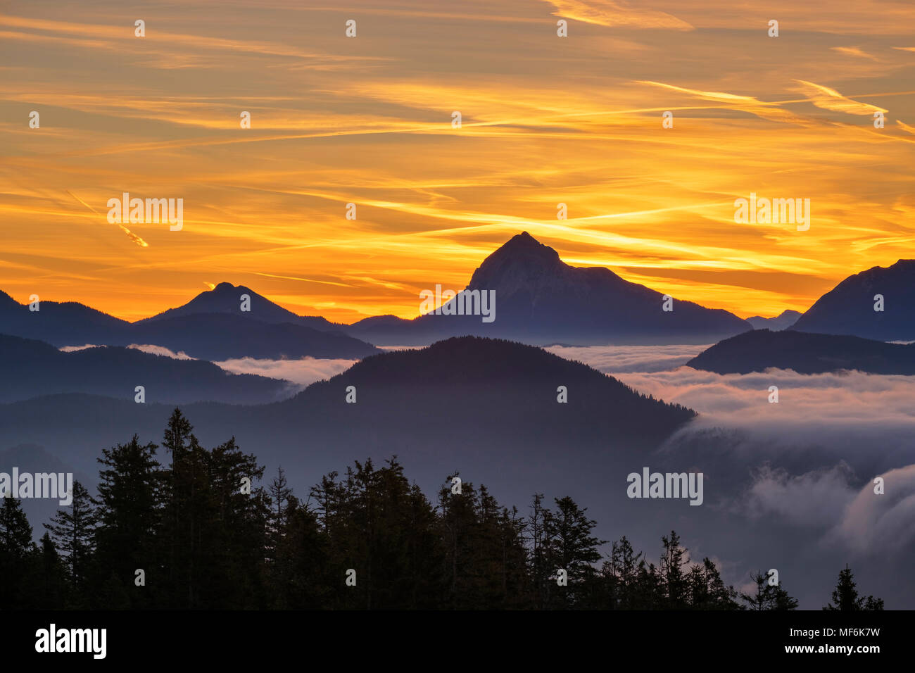 Sunrise, Ansicht von Südosten Hirschhörnlkopf, an der Rückseite der Guffert in Tirol, Jachenau, Isarwinkel, Oberbayern, Bayern Stockfoto