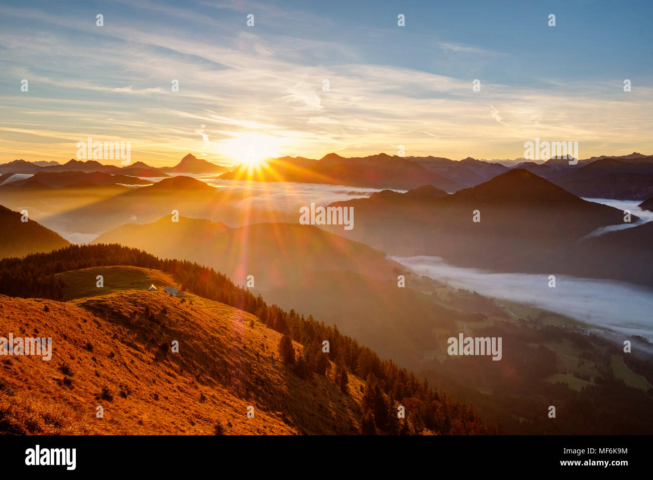 Sunrise, Bärenhauptalm, Blick vom Hirschhörnlkopf, Jachenau, Isarwinkel, Oberbayern, Bayern, Deutschland Stockfoto
