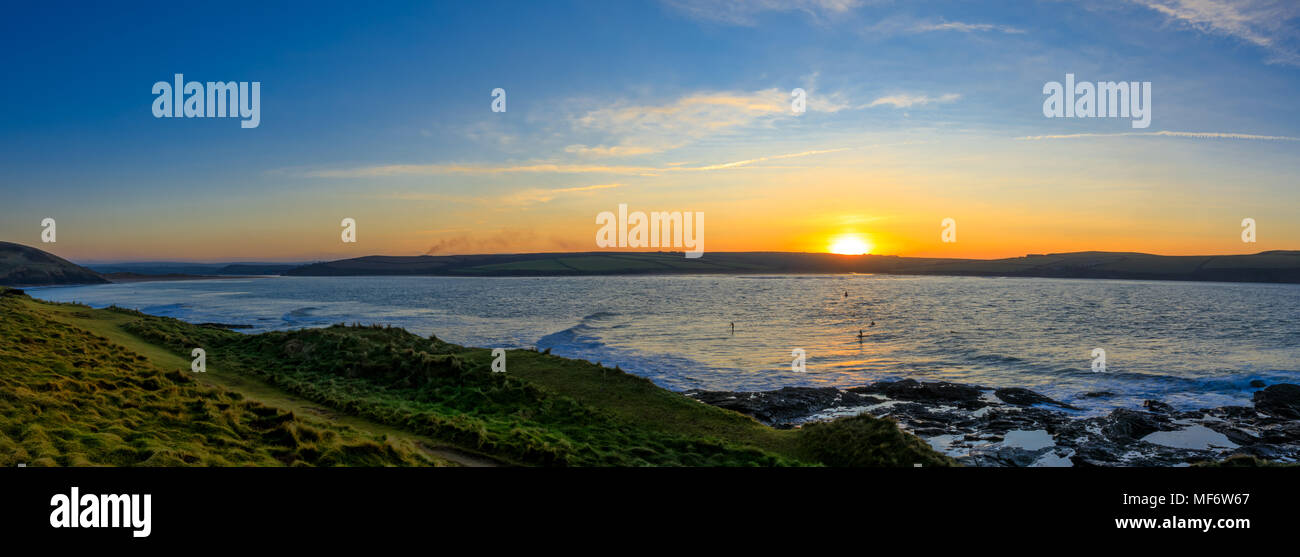 Panoramablick Sonnenuntergang über daymer Bay Stockfoto