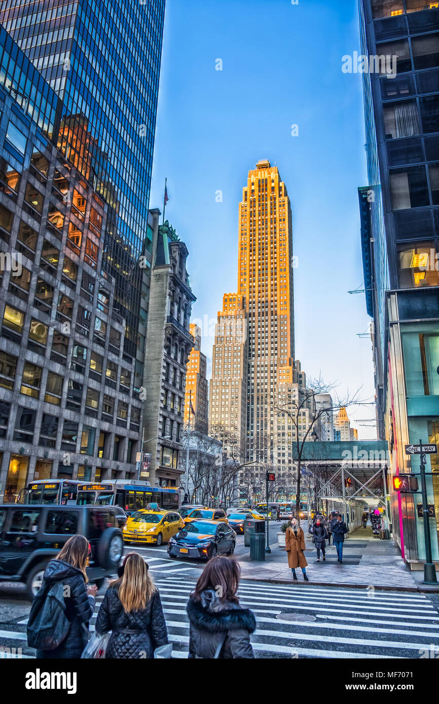 New York City, New York, USA, Jan 2018, Blick auf die 500 Fifth Avenue Gebäude von einem Manhattan Straße Stockfoto