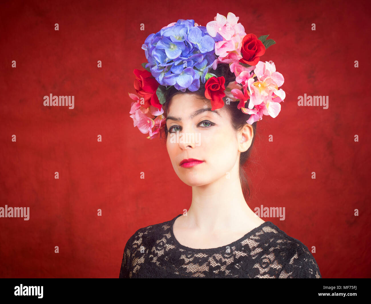 Frau Mit Blumen Auf Dem Kopf Gemälde Frida kahlo blumen -Fotos und -Bildmaterial in hoher Auflösung – Alamy