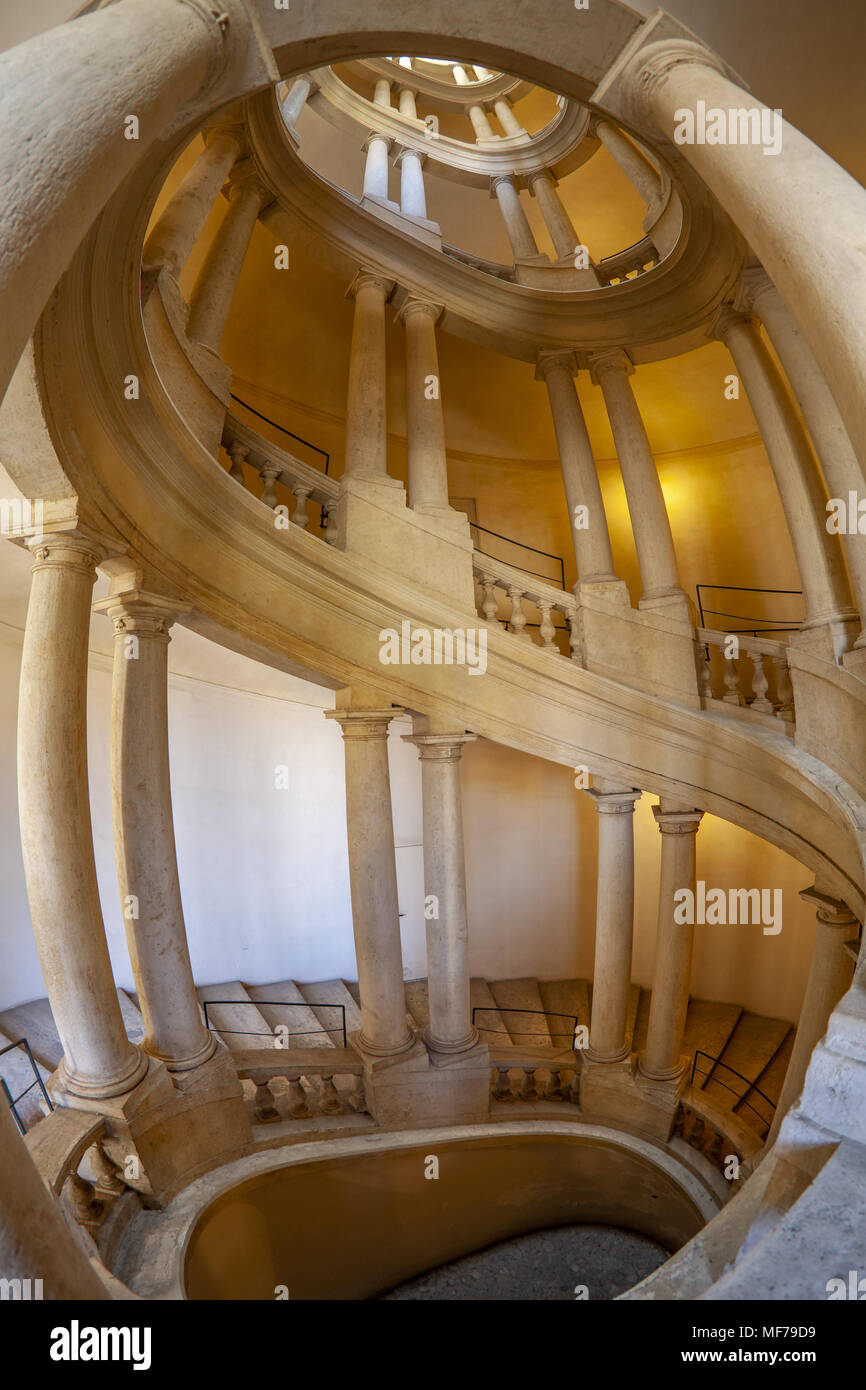 Borromini spiralförmige Treppe im Palazzo Barberini (Rom) Stockfoto