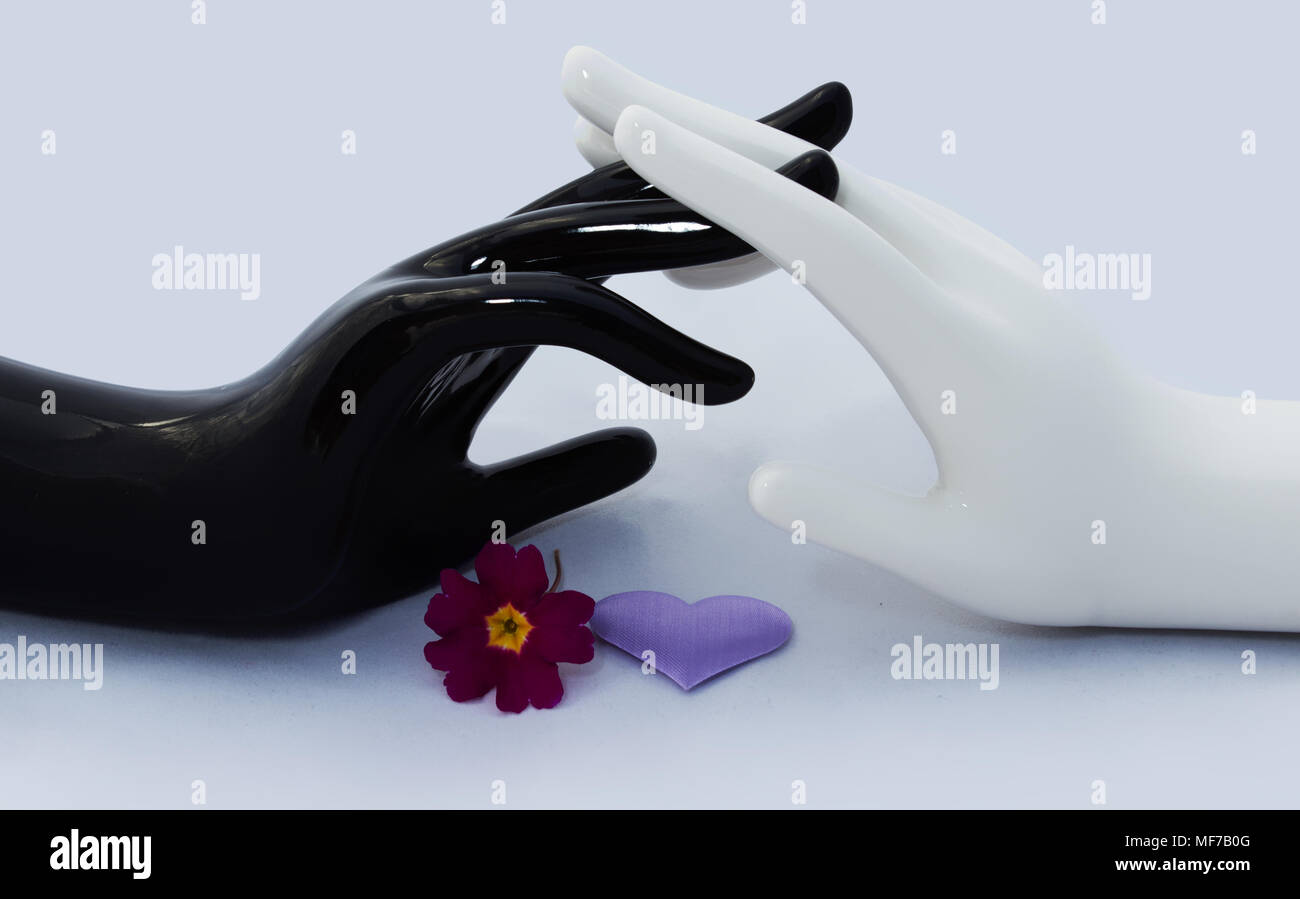 Symbol der Liebe Hand in Hand Herz und Blume auf weißem Hintergrund. Stockfoto