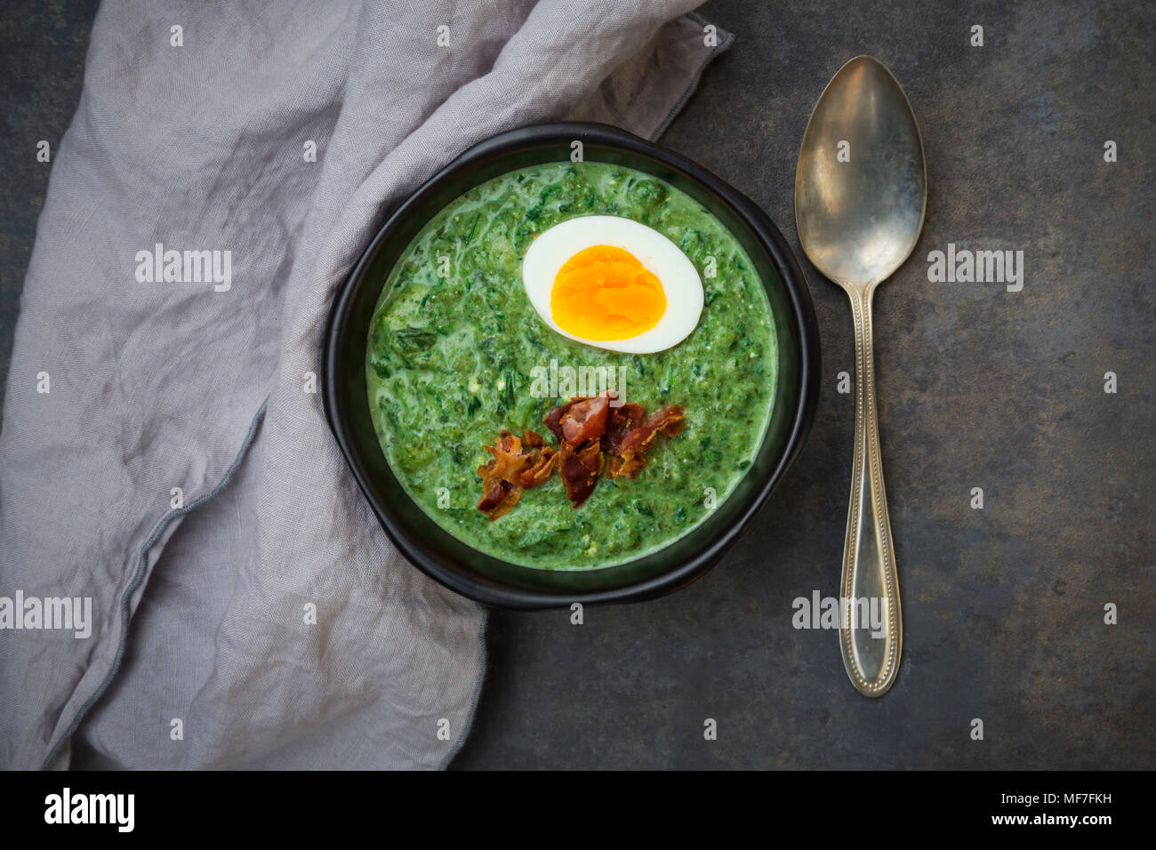 Essen suppe ei gesundheit -Fotos und -Bildmaterial in hoher Auflösung ...