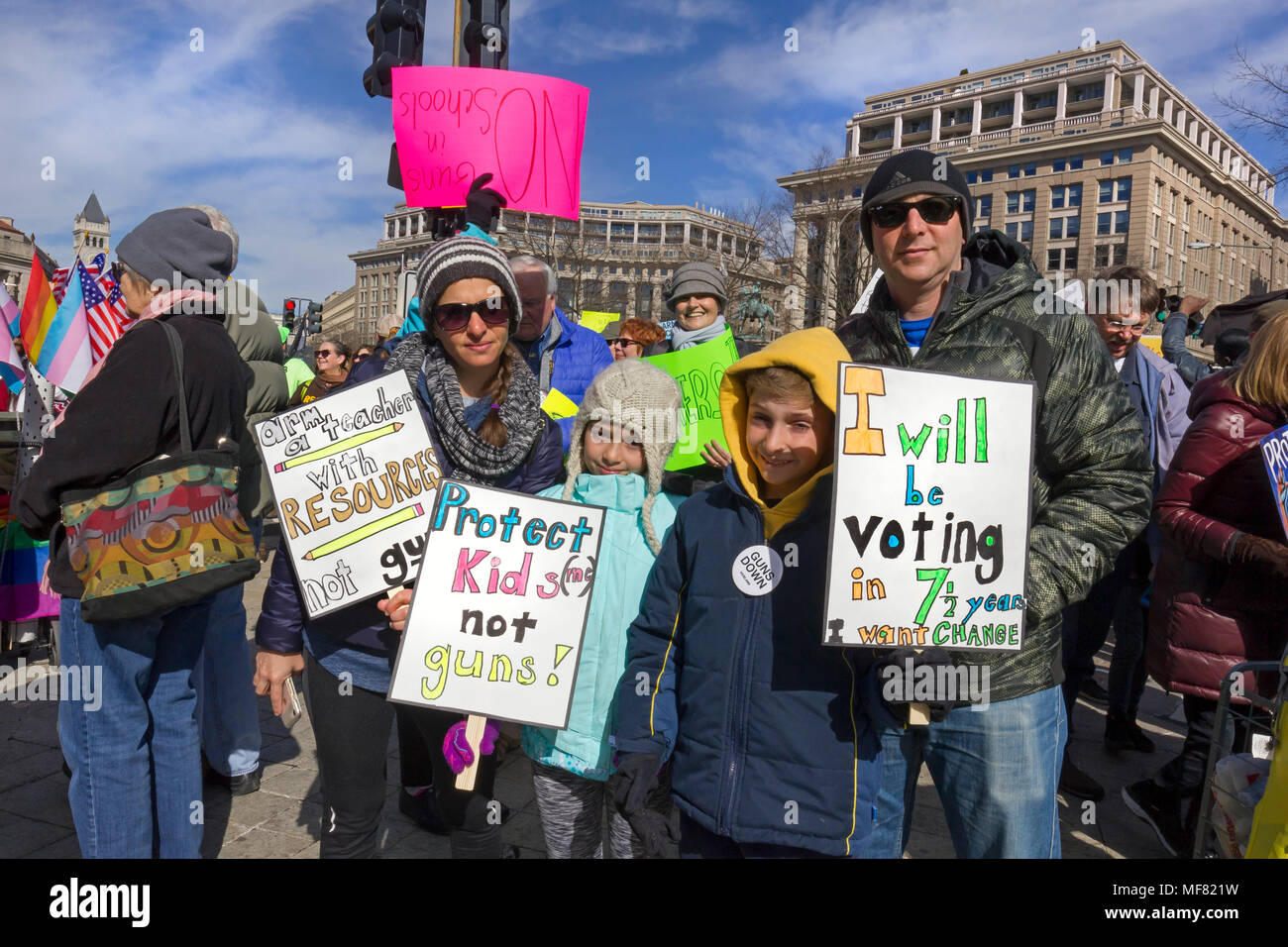 Familie holding Protest unterzeichnet. März für unser Leben Kundgebung gegen Waffengewalt am 24. März 2018 in Washington, DC. Stockfoto