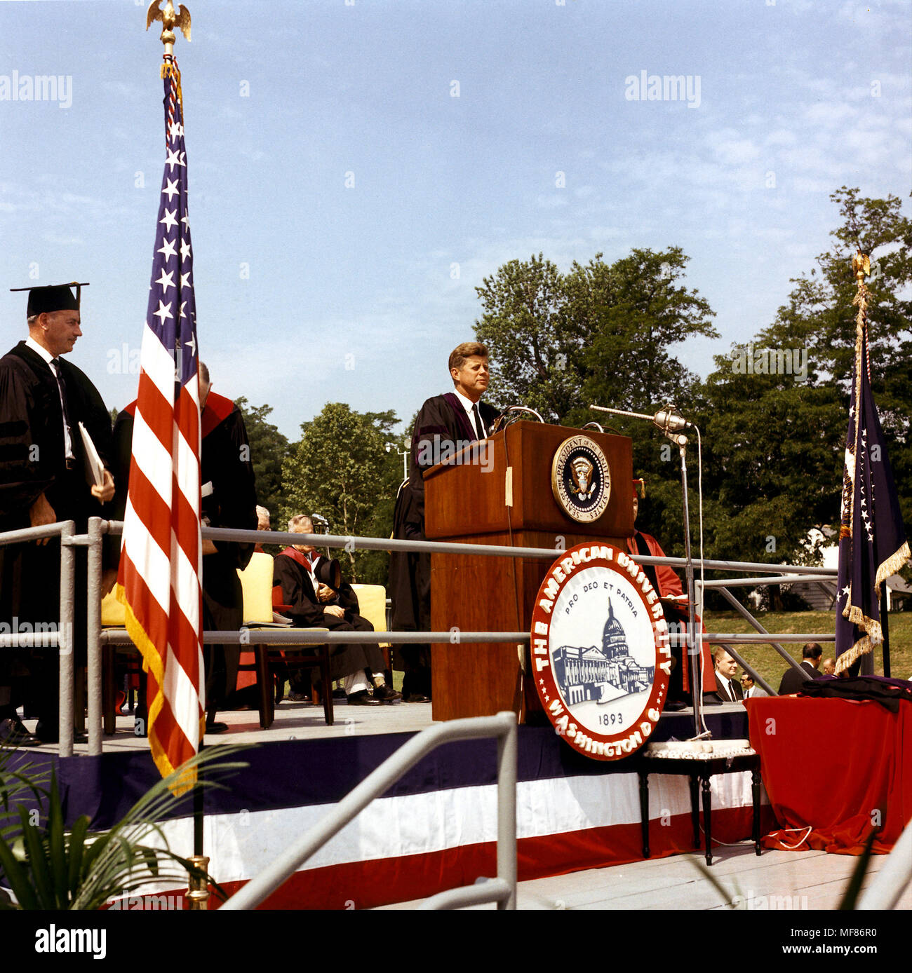 ST-C 205-12-63 10 Juni 1963 Beginn Adresse bei der American University, Washington, DC. Bitte credit' Cecil Stoughton, White House/John Fitzgerald Kennedy Library, Boston". Stockfoto