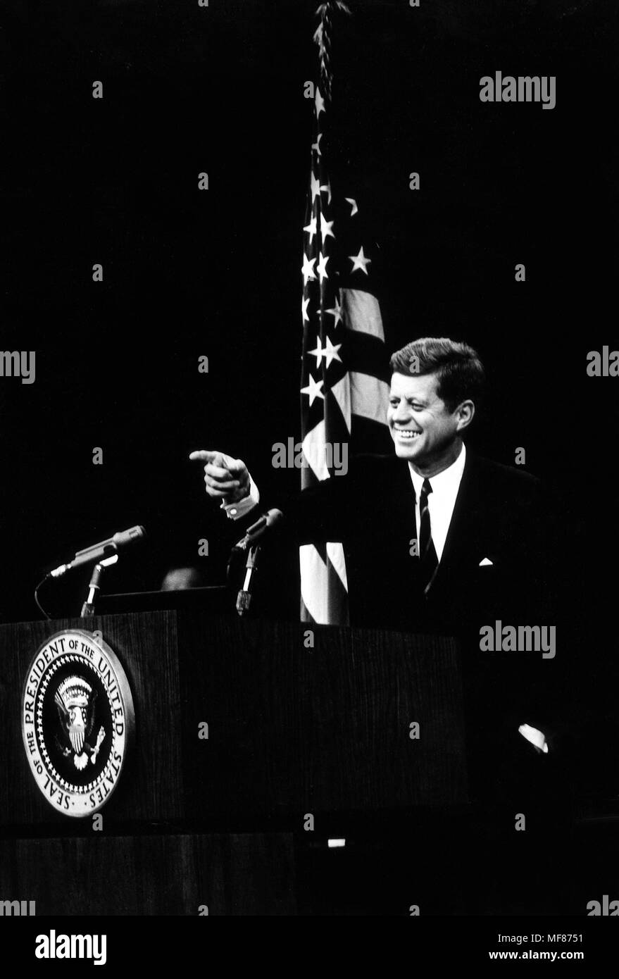 20. November 1962 Präsident Kennedy auf einer Pressekonferenz. State Department Auditorium, Washington, DC Bitte Kredit" Abbie Rowe, National Park Service/John Fitzgerald Kennedy Library, Boston" für das Bild. Stockfoto