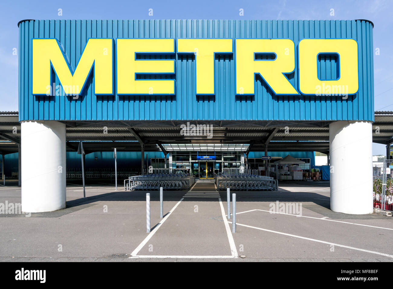 Eingang eines Metro Cash & Carry Markt. Metro Cash & Carry ist der größte Umsatz Aufteilung des deutschen Handels- und Einzelhandelskette Metro AG. Stockfoto