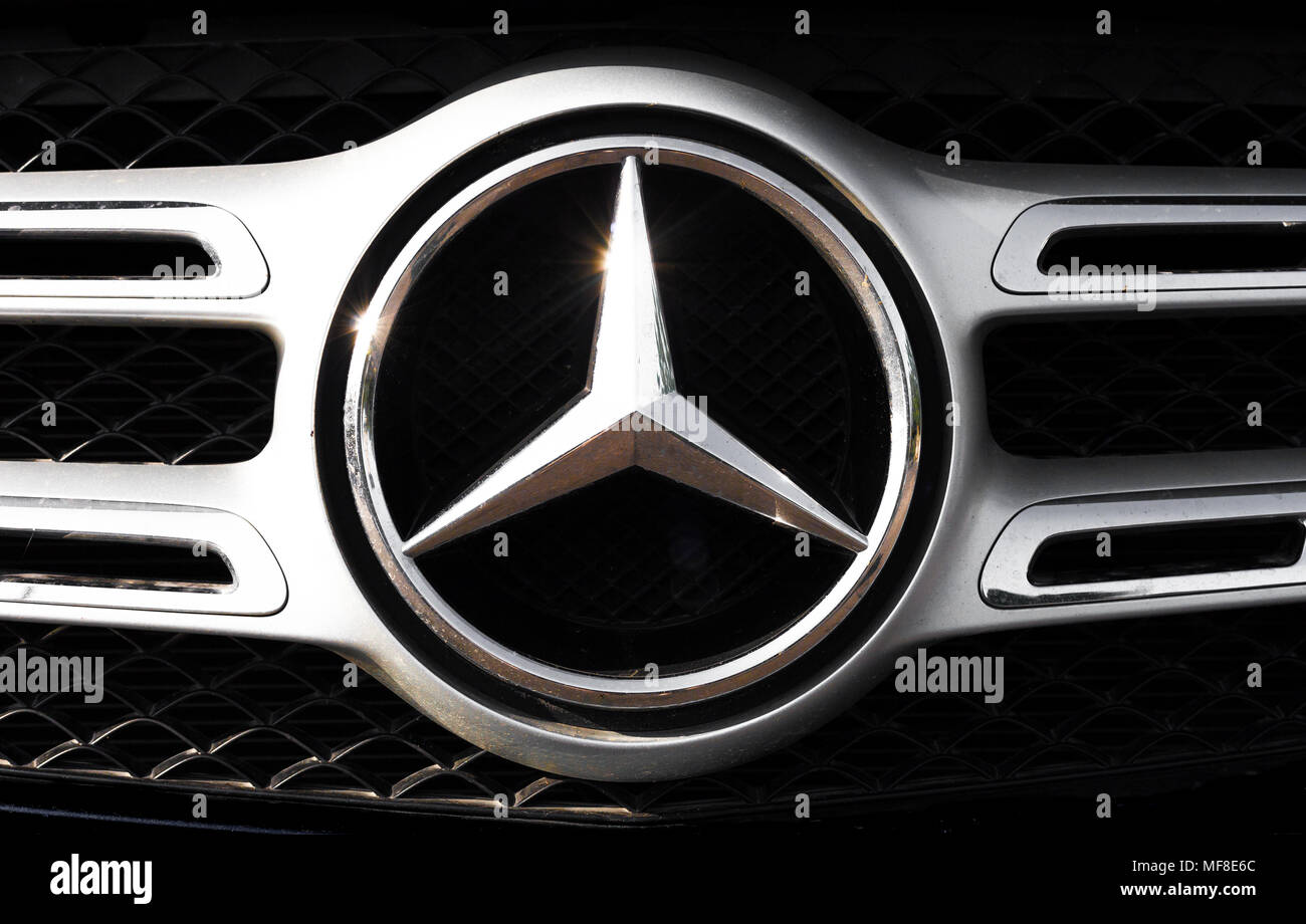 SAN ANTONIO, Texas - 13. APRIL 2018: Detailansicht der Mercedes-Benz Emblem. Stockfoto