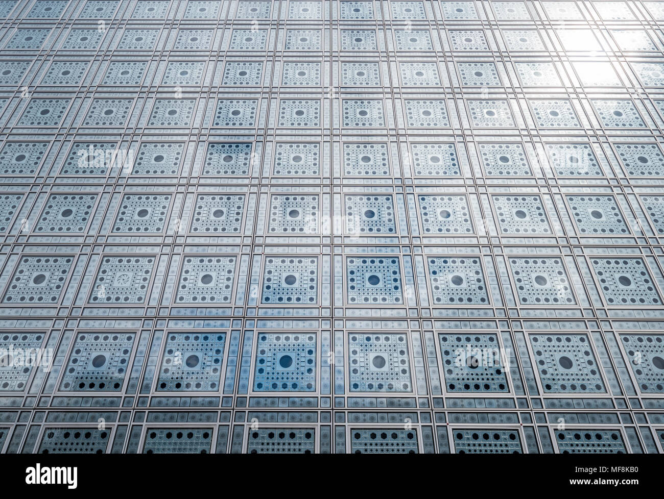 Frankreich, Paris, 5. April 2018: Institut du Monde Arabe entworfen vom französischen Architekten Jean Mouvel Stockfoto