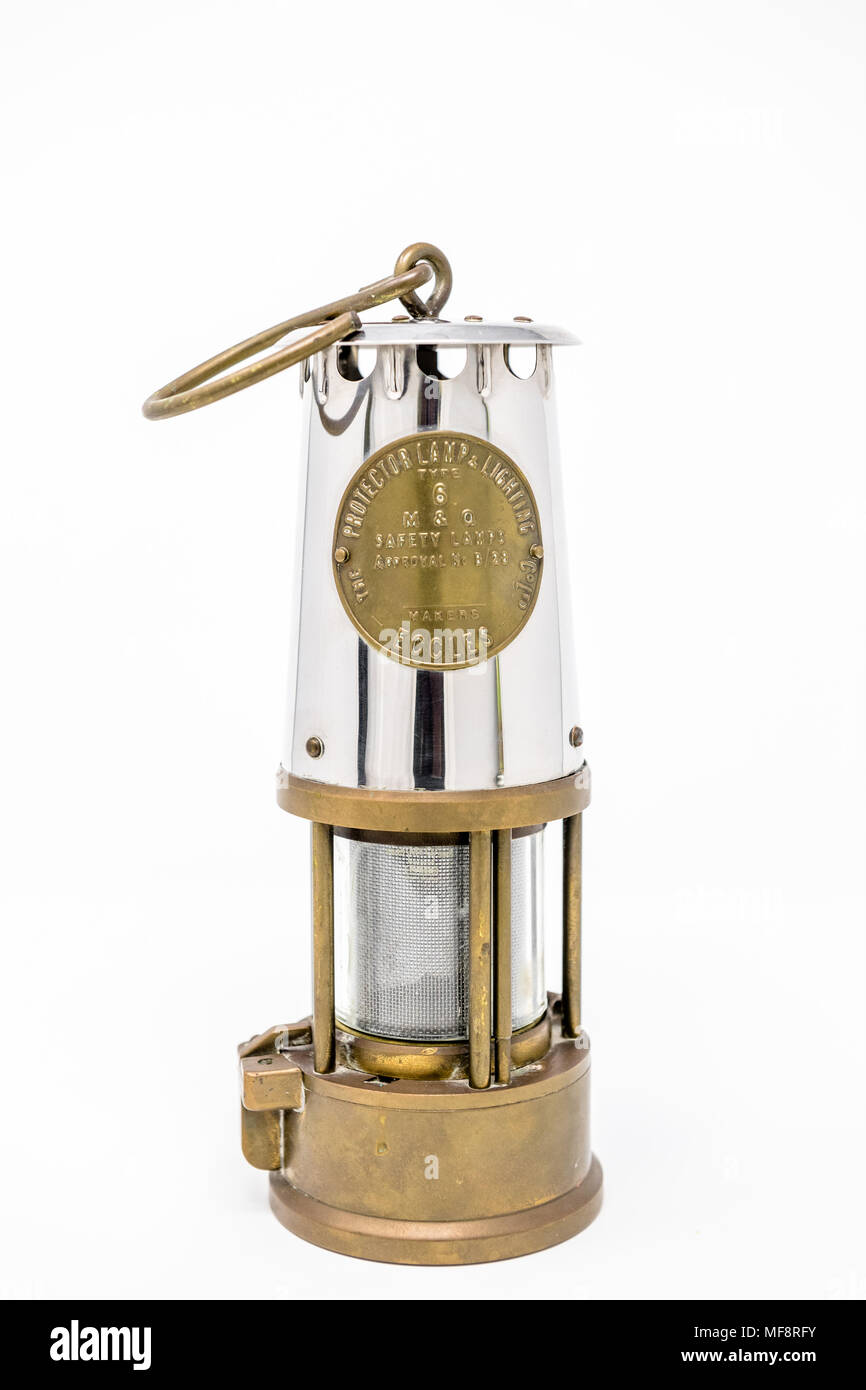 Die Davy Lampe ist ein Safety Lamp für den Einsatz in brennbaren  Atmosphären Stockfotografie - Alamy