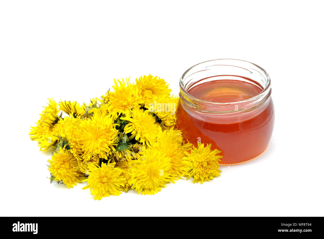 Hausgemachte Löwenzahn Honig Honig mit Glas und Blüten von danelion Blume. isoliert weißer Hintergrund. Stockfoto