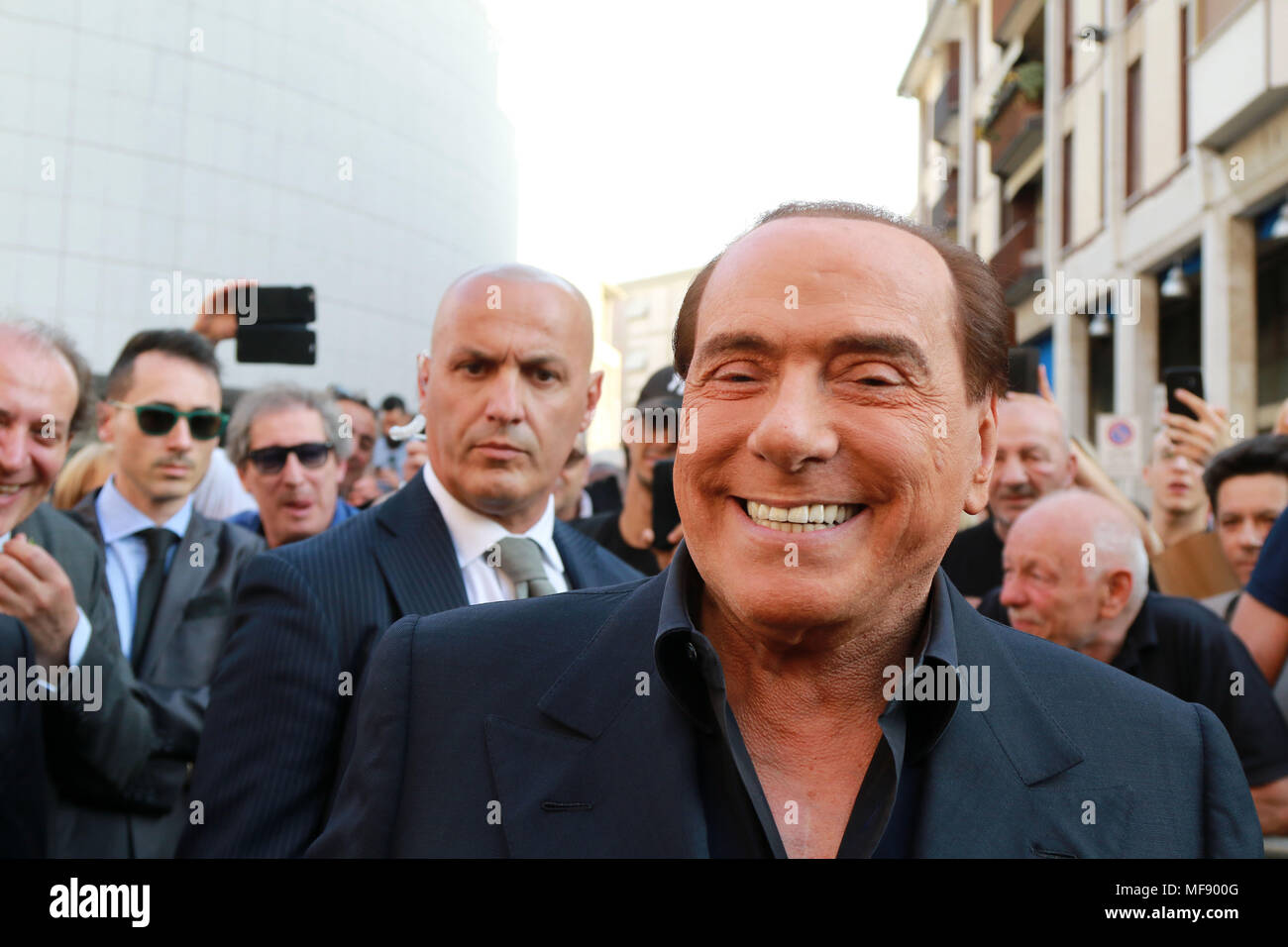 Pordenone, Italien. 24. April 2018. Italien, Lignano Sabbiadoro: Silvio Berlusconi, der Chef der Forza Italia party, lächelt, während der Wahlkampagne für die kommende Landtagswahl im Besuch der Region Friuli Venezia Giulia auf den 24. April 2018. Quelle: Andrea Spinelli/Alamy leben Nachrichten Stockfoto