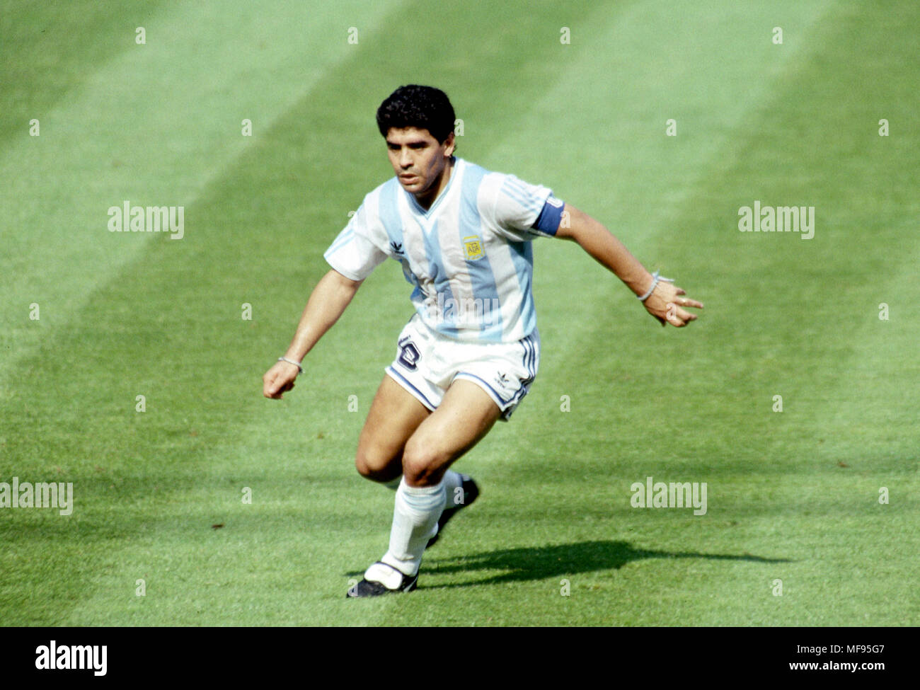 FIFA WM-Italia 1990 24.06.1990, Stadio delle Alpi, Turin, Italien. Runde 16 Spiel Brasilien gegen Argentinien. Diego Armando Maradona - Argentinien Stockfoto