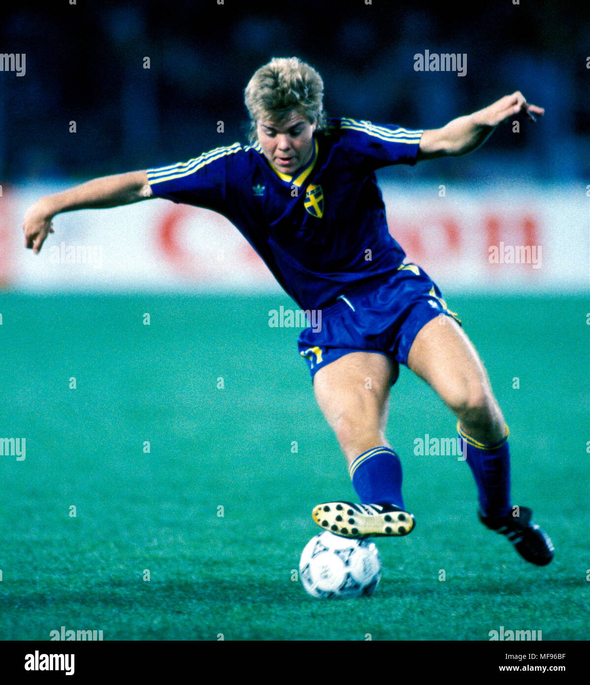 Fifa Wm Italia 1990 10 06 1990 Stadio Delle Alpi Turin Italien Brasilien V Schweden Tomas Brolin Schweden Stockfotografie Alamy