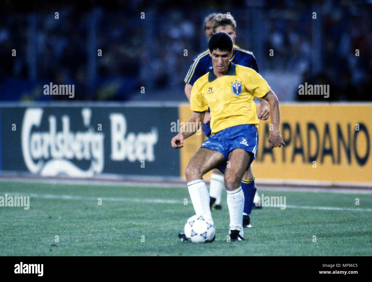 Fifa Wm Italia 1990 10 06 1990 Stadio Delle Alpi Turin Italien Brasilien V Schweden Jorginho Brasilien Voller Name Jorge De Amorim Campos Stockfotografie Alamy