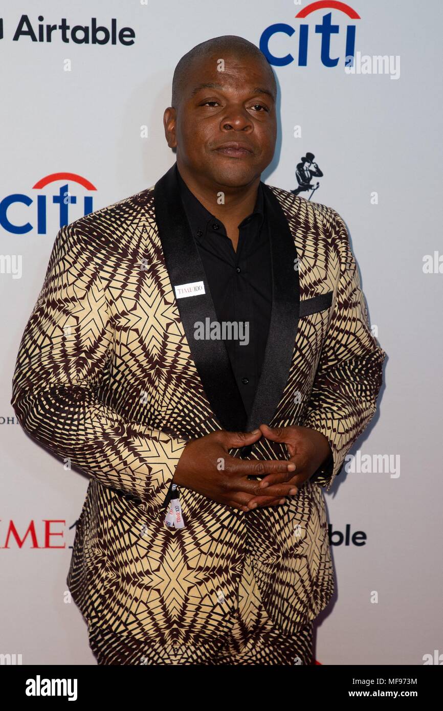 Kehinde Wiley bei der Ankunft für die Zeit 100 Gala, Jazz im Lincoln Center Frederick S. Rose Hall, New York, NY, 24. April 2018. Foto: Jason Smith/Everett Collection Stockfoto