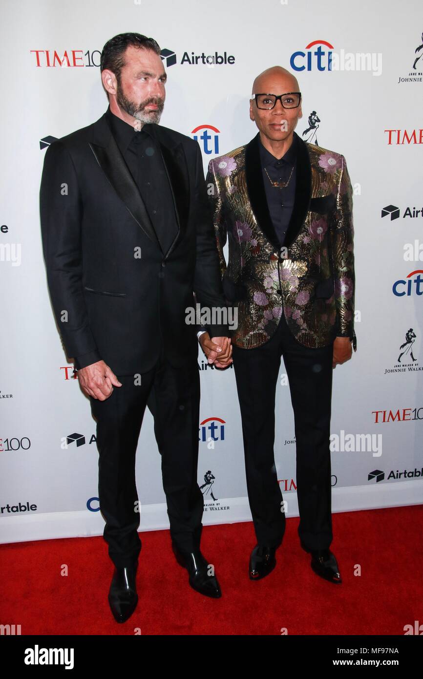 New York, NY, USA. 24 Apr, 2018. Georges LeBar und RuPaul an die 2018 mal 100 Gala feiern Ihren 100 einflussreichsten Menschen der Welt im Frederick S. Rose Hall im Lincoln Center in New York City am 24. April 2018. Credit: Diego Corredor/Medien Punch/Alamy leben Nachrichten Stockfoto