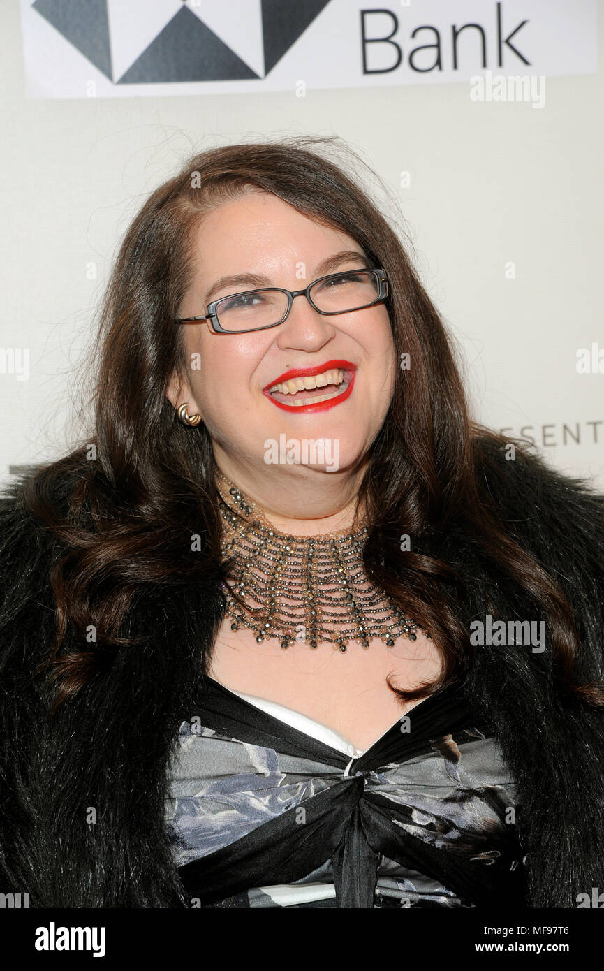 New York, USA. 24. April 2018. Schriftstellerin Naomi Alderman nimmt an der "isobedience 'Premiere während des Tribeca Film Festival 2018 BMCC Tribeca PAC am 24. April 2018 in New York City. Credit: Ron Adar/Alamy leben Nachrichten Stockfoto