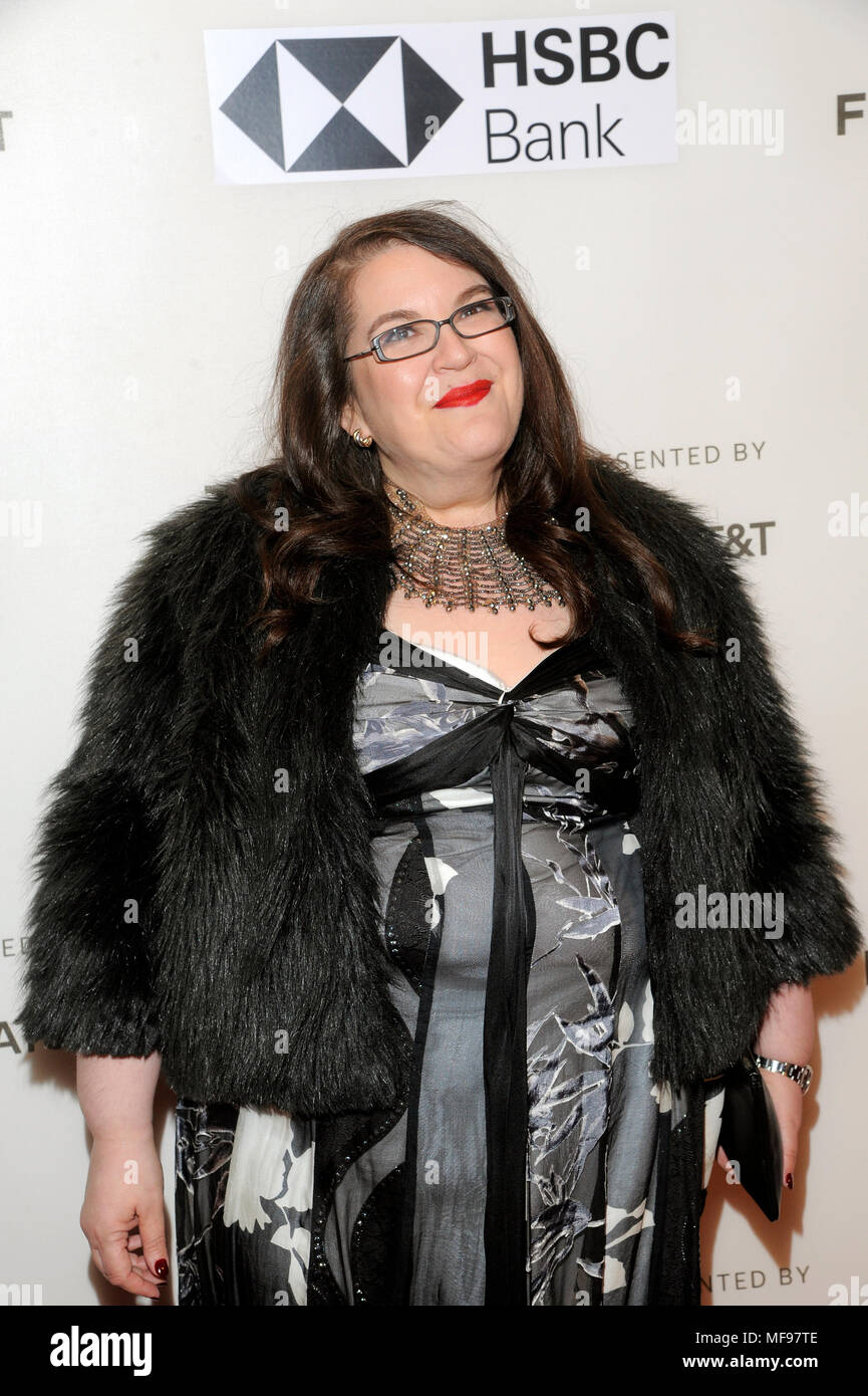 New York, USA. 24. April 2018. Schriftstellerin Naomi Alderman nimmt an der "isobedience 'Premiere während des Tribeca Film Festival 2018 BMCC Tribeca PAC am 24. April 2018 in New York City. Credit: Ron Adar/Alamy leben Nachrichten Stockfoto