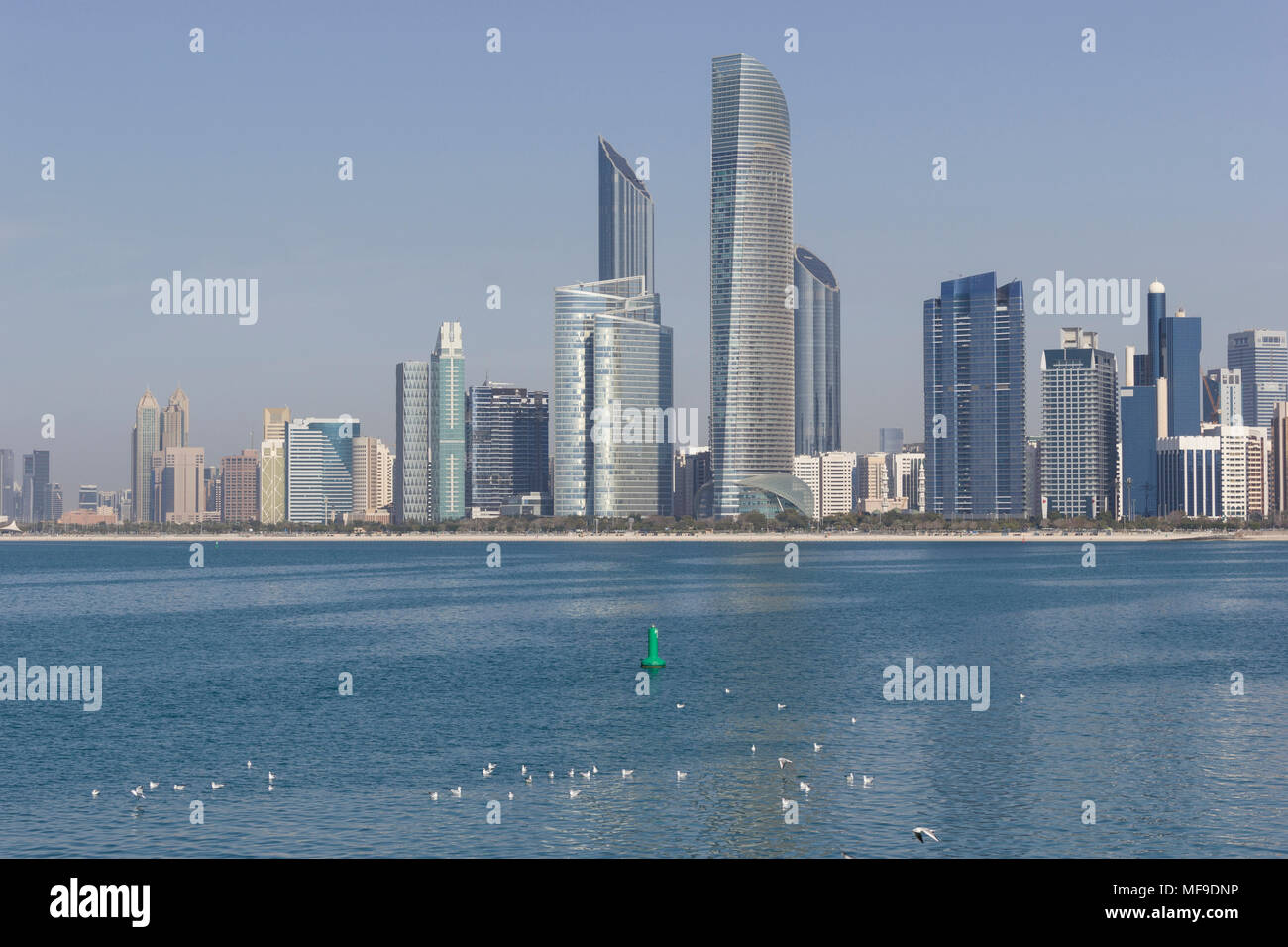 Abu Dhabi, Vereinigte Arabische Emirate rühmt sich einer großen Skyline aus modernen Gebäuden in der Sealine Stockfoto