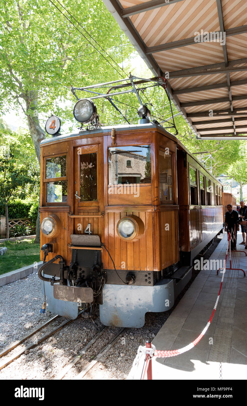 Soller, Mallorca, Spanien. 2018 Vintage Bahn von Palma an diesem historischen Bahnstrecke Stockfoto