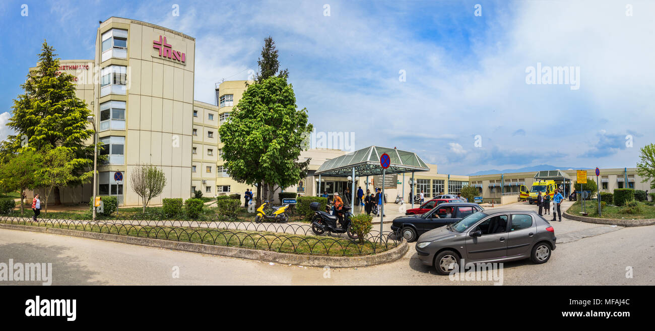 Ioannina, Griechenland - 18. April 2018: Panoramablick auf das Klinikum der Universität Ioannina (Πανεπιστημιακού Γενικού Νοσοκομείου Ιωαννίνων) in der Nort Stockfoto