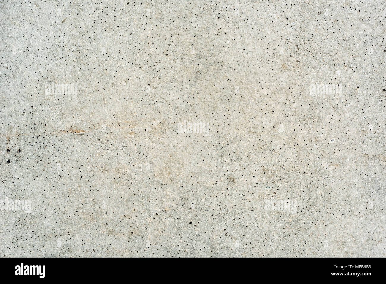 Abstrakte grobe helle Betonoberfläche Textur mit bugholes als Hintergrund Stockfoto