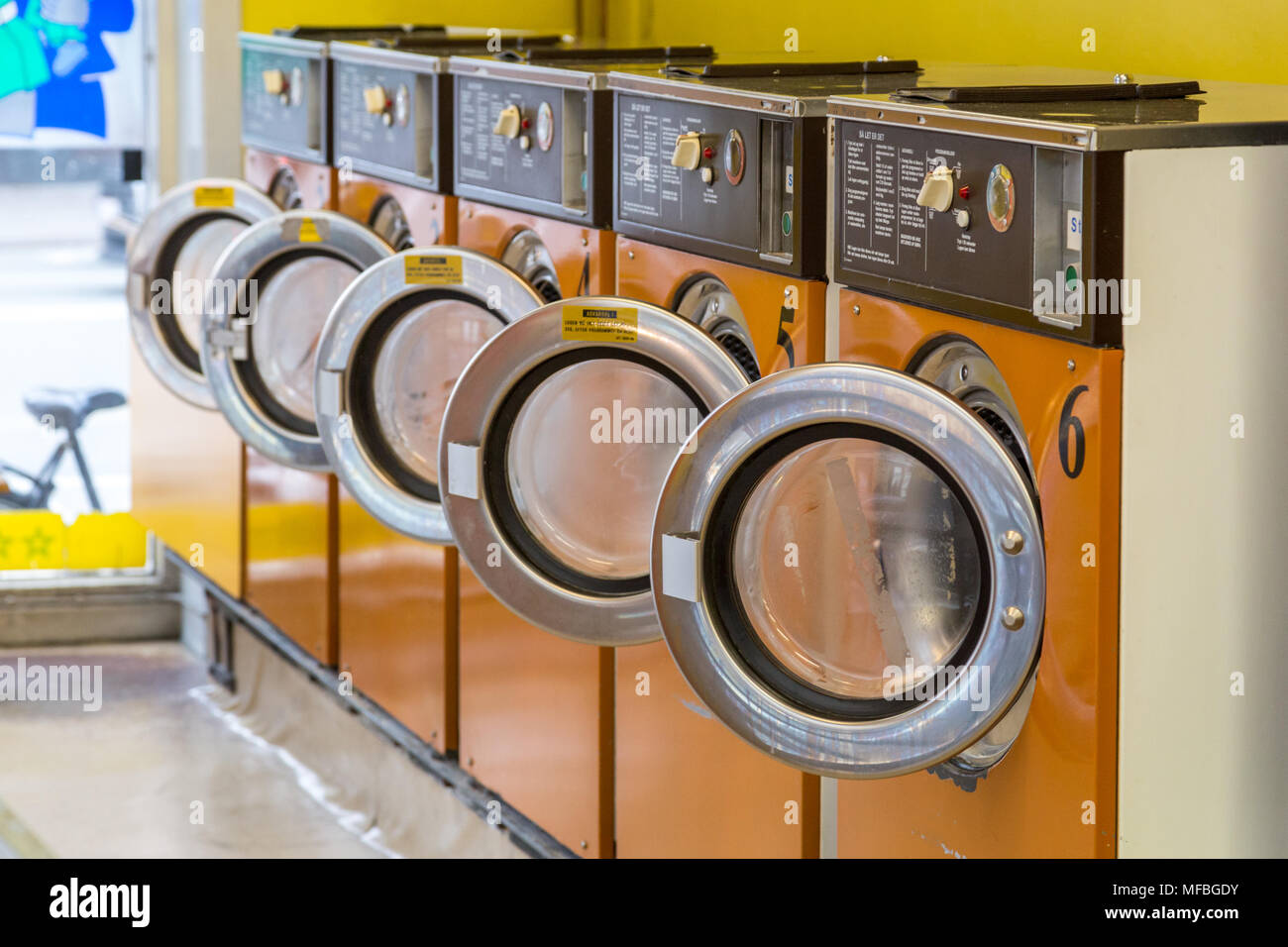 Waschautomaten Waschmaschinen Stockfotos und -bilder Kaufen - Alamy