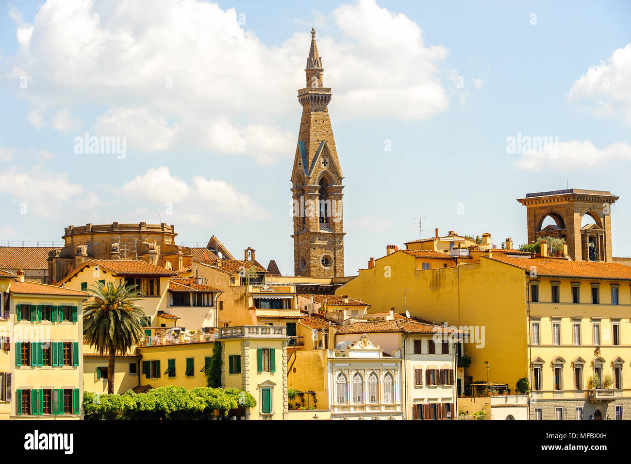 Küste des Flusses Arno im historischen Zentrum von Florenz, Italien. UNESCO-Heriage. Stockfoto