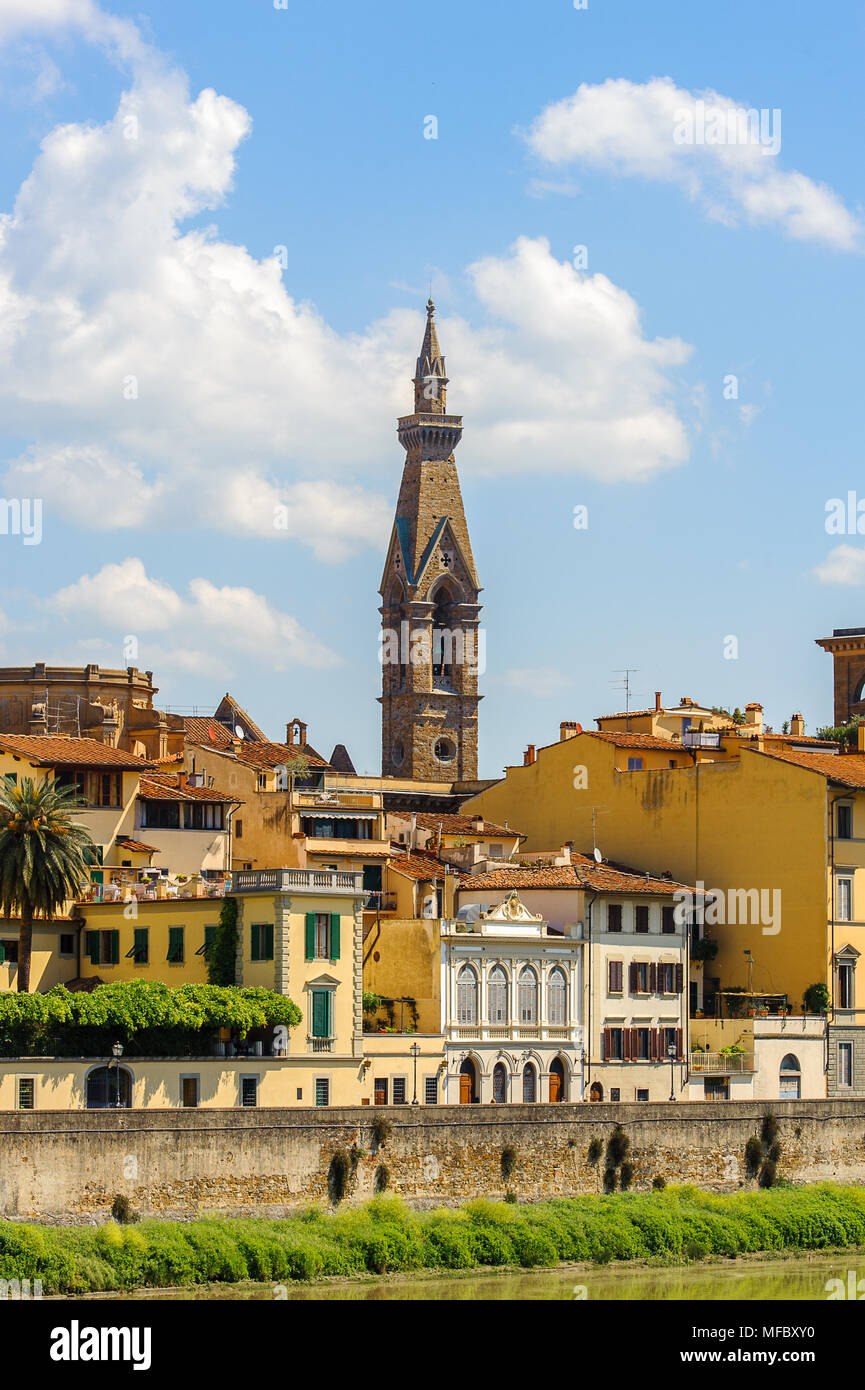 Küste des Flusses Arno im historischen Zentrum von Florenz, Italien. UNESCO-Heriage. Stockfoto
