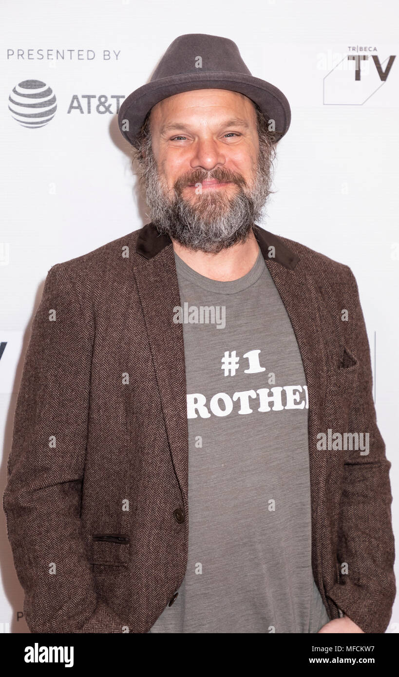 New York, Vereinigte Staaten. 23 Apr, 2018. Norbert Leo Butz besucht das Screening von "SAGENUMWOBENEN" im Tribeca TV: Indie Piloten während des Tribeca Film Festival 2018 Cinepolis Chelsea, Manhattan Credit: Sam Aronov/Pacific Press/Alamy leben Nachrichten Stockfoto