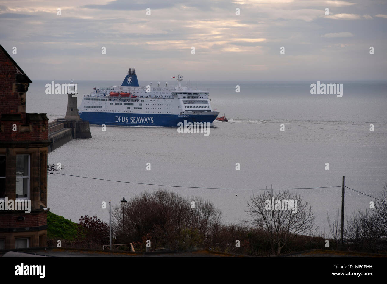 Der König Seaways aus der Nordsee als es dampft Es ist Weise, die den Fluss Tyne, zu Liegeplatz. Stockfoto