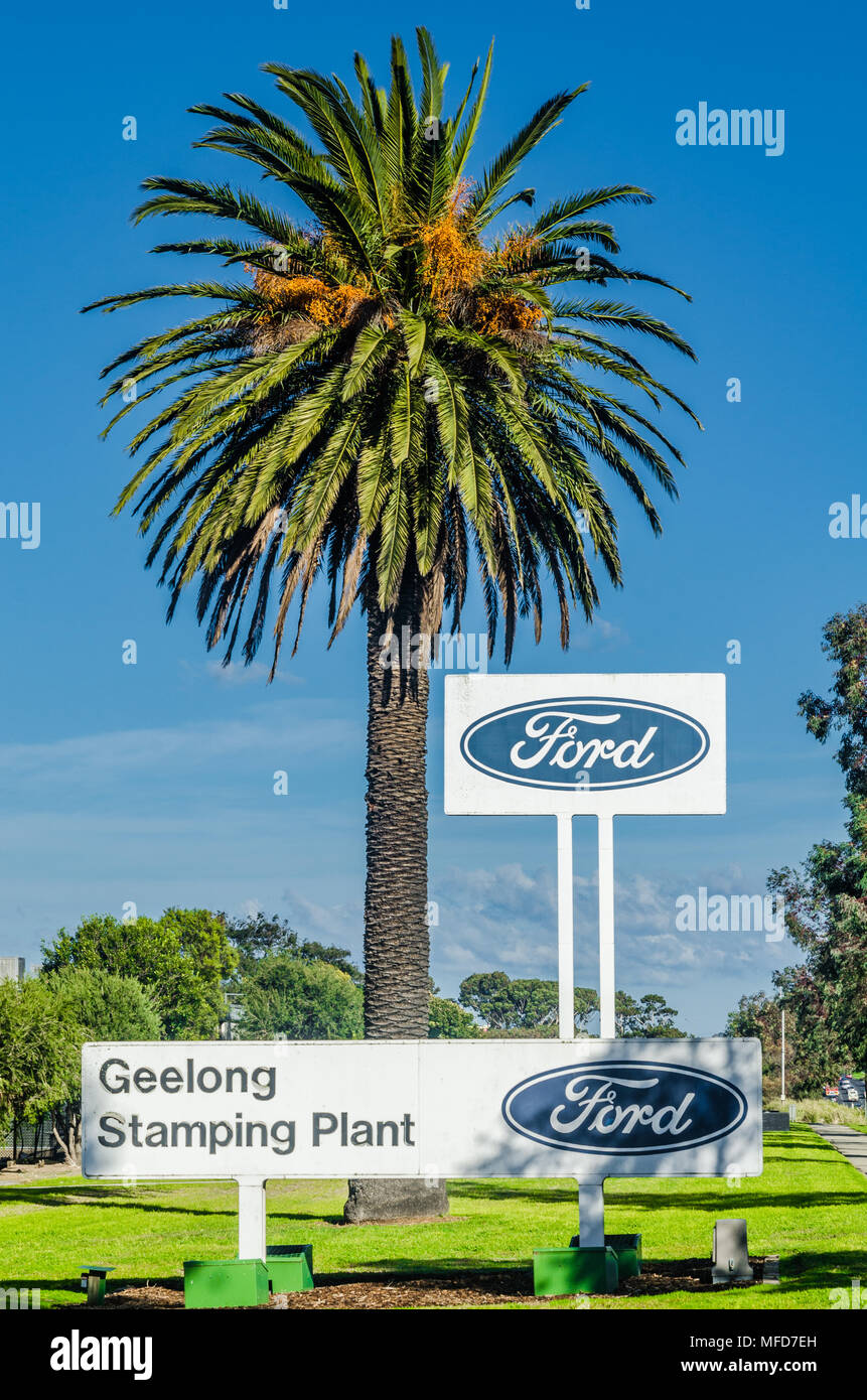 Ford Zeichen außerhalb stillgelegt Ford Auto Motor Factory, Norlane, Geelong, Victoria, Australien Stockfoto
