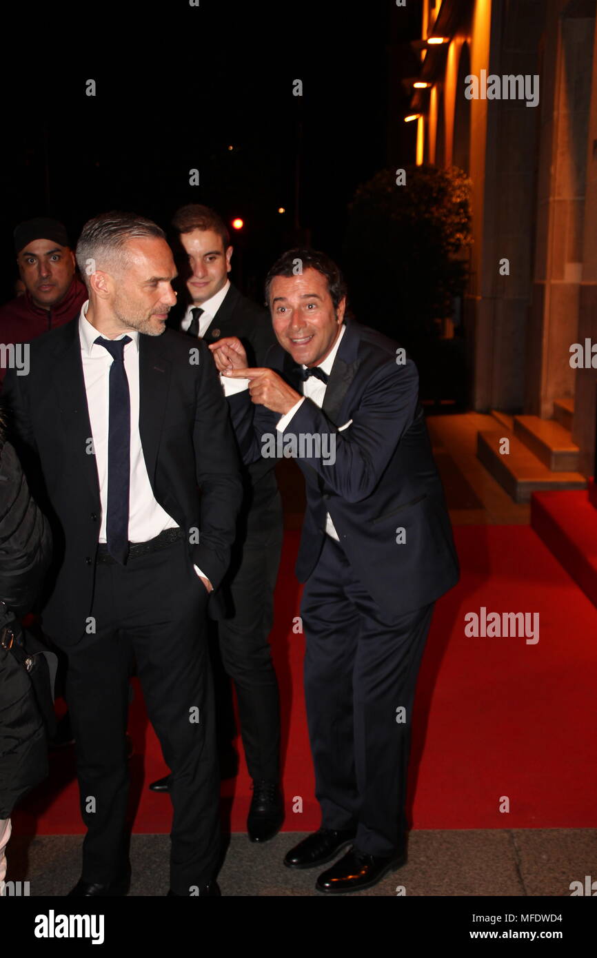 Paris, Frankreich. 25. April 2018. Prominente werden gesehen, bei der Ankunft im globalen Geschenk Gala in Paris Credit: Dimitri MOONEESAWMY/Alamy leben Nachrichten Stockfoto