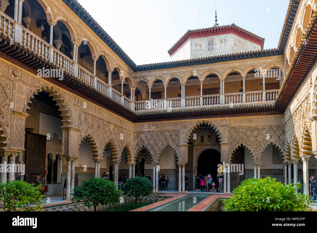 Patio de Las Doncellas, Gericht, der Jungfrauen, einem italienischen Renaissance Innenhof, 1540 bis 1572, mit Stuck Arabesken in der Stockfoto