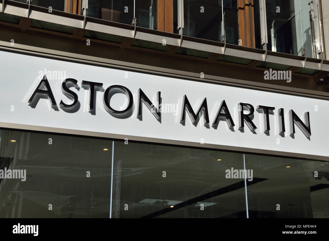 Aston Martin Park Lane Autohaus, Mayfair, London, Großbritannien. Stockfoto