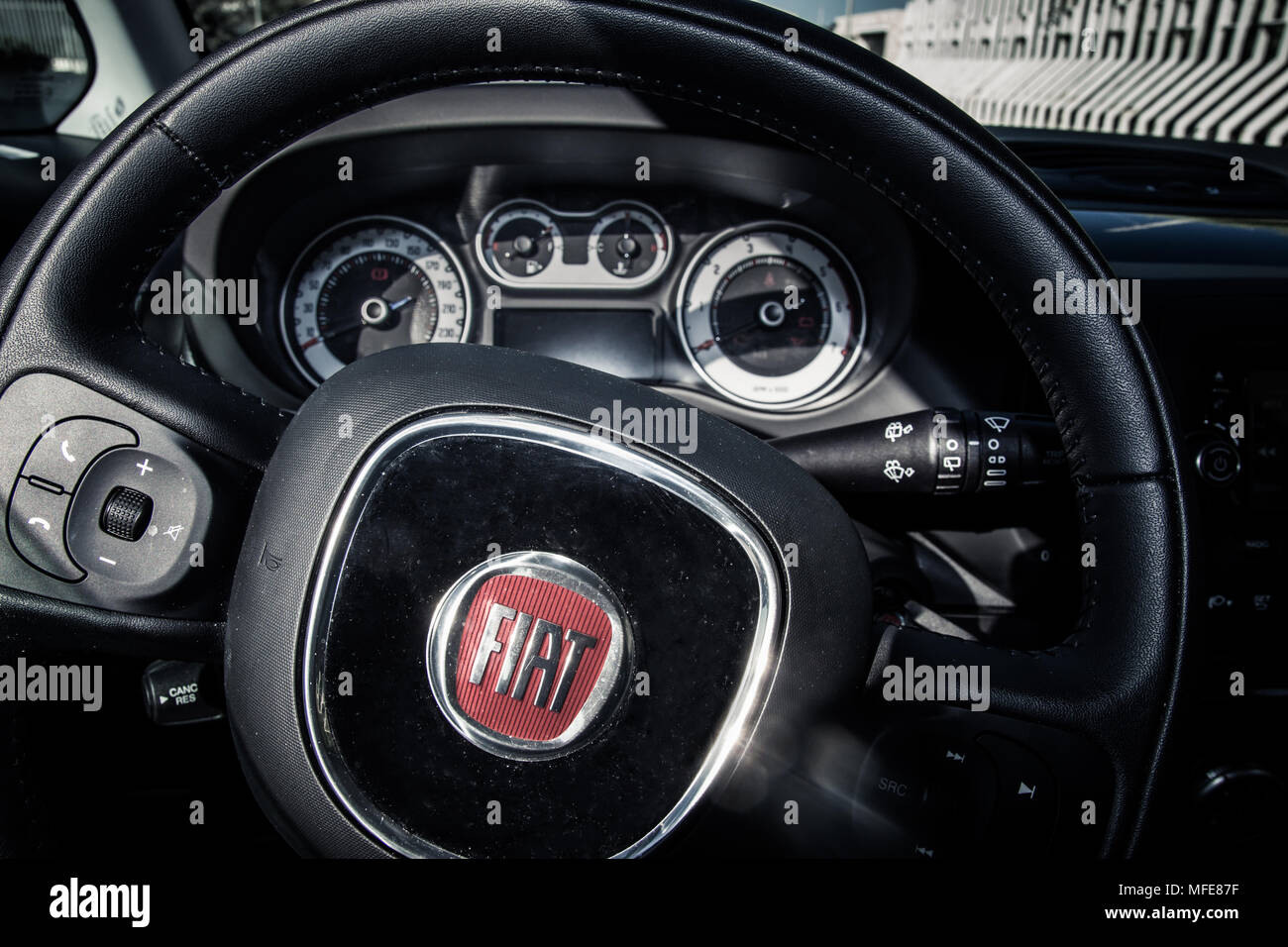 Interior Of A Fiat 500 Stockfotos Interior Of A Fiat 500